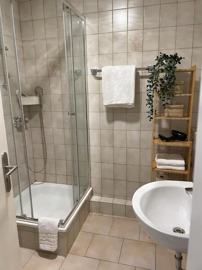 Nami - Robin - Helle Apartments Mitten In Der Stadt Memmingen Bagian luar foto